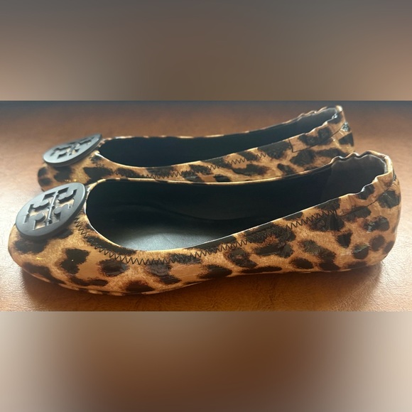 Tory Burch Reva Leopard Ballet Flats Sz 8M Patent Logo EUC - Picture 6 of 12